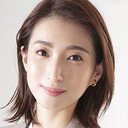 Momoko Yamada als News Announcer
