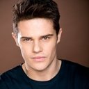 Justin James Hughes als Opening Montage Couple