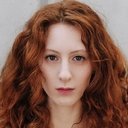 Roxane Duran als Anna