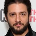 John Magaro als Manny (voice)