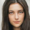 Millie Brady als Catia