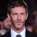 Sam Hazeldine als Hinko