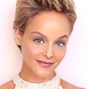 Dana Daurey als Waitress