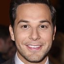 Skylar Astin image
