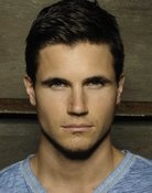 Robbie Amell