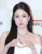 윤