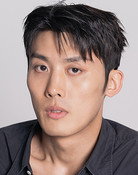 이근욱