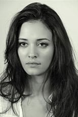 Actor Anne Serra