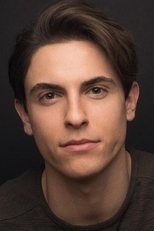 Foto retrato de Derek Klena