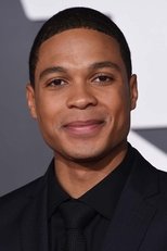 Foto retrato de Ray Fisher