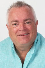 Peter Larsen as Sig selv in Sol for millioner