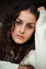 Aina Martínez as Manuela in Pubertat