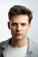 Dominic Betz as Max in KontaktLos
