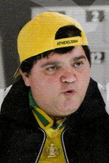 Nikos Katelis as Self in Χρυσό Κουφέτο