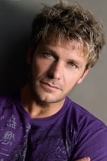 Foto retrato de Vic Mignogna