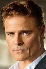 Foto retrato de Dylan Neal