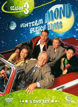 Poster zu Staffel 3 – Hinterm Mond gleich links