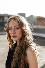 Foto retrato de Keely Maya Hall
