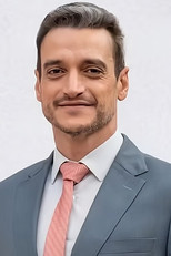 Tiago Scheuer as Self - Host in Hora 1