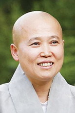 우관스님 as Self in Monks in the Kitchen