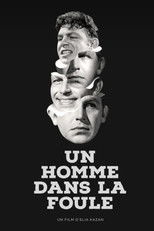 Un homme dans la foule