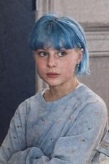 Sienna Hallas as Gry in Er du på