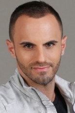 Aviad Kissos as מנחה in הדור הבא 24/7