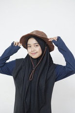 Siti Amanah as Aca (Senja Puspa Nagarai) in Sandhya