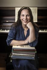 Daria van den Bercken as Pianiste in De Piano