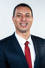 Leonardo Raimundo as Pastor Léo in Quem Sabe Prova