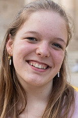 Anne vanleeuwen as  in ZOOV