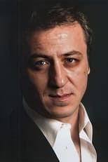 Foto retrato de Barış Falay