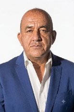 José Delgado as Presentador in Alerta roja