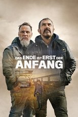 Das Ende ist erst der Anfang: Ein Ort am Ende der Welt: Gilou und Cochise sitzen in ihrem Pick-Up und es wirkt, als habe die Straße kein Ende. Ihr Auftrag scheint müßig, denn sie sollen ein verlorenes Handy orten, auf dem sich sensible Informationen befinden. Sie treffen an der Tankstelle eine Frau, mit der sich Cochise anfreundet und bekommen einen wichtigen Ratschlag vom Angestellten eines heruntergekommenen Hotels, doch wirklich voran kommen sie nicht. Gilou und Cochise sind nicht die einzigen, die durch diese gottverlassene Gegend irren. Esther und Willy sind auch da – sehr verliebt und auf der Flucht. Aber vor wem? Und was ist mit dem Mann, der sich Jesus nennt und die passenden Wundmale an den Händen hat, oder dem alten Bestatter? Außerdem ist da noch die Mumie im Schlafsack, von der keiner weiß, wo sie herkommt… Das Ende ist erst der Anfang: Ein Ort am Ende der Welt: Gilou und Cochise sitzen in ihrem Pick-Up und es wirkt, als habe die Straße kein Ende. Ihr Auftrag scheint müßig, denn sie sollen ein verlorenes Handy orten, auf dem sich sensible Informationen befinden. Sie treffen an der Tankstelle eine Frau, mit der sich Cochise anfreundet und bekommen einen wichtigen Ratschlag vom Angestellten eines heruntergekommenen Hotels, doch wirklich voran kommen sie nicht. Gilou und Cochise sind nicht die einzigen, die durch diese gottverlassene Gegend irren. Esther und Willy sind auch da – sehr verliebt und auf der Flucht. Aber vor wem? Und was ist mit dem Mann, der sich Jesus nennt und die passenden Wundmale an den Händen hat, oder dem alten Bestatter? Außerdem ist da noch die Mumie im Schlafsack, von der keiner weiß, wo sie herkommt…