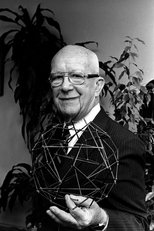 Foto retrato de Buckminster Fuller