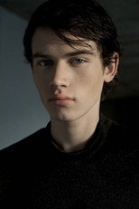Andrei Maxinese as Tomás in Vidas Opostas