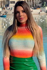Andrea Gasca as Self - Contestant in En busca del Nirvana