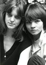 Deux femmes aujourd'hui poster