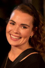 Natasha Widén as Speaker in Efter lukketid