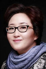 Xu Meng as Self - Screenwriter of the Year (dramas) in 2025爱奇艺尖叫之夜