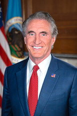 Foto retrato de Doug Burgum