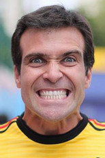 Thiago Asmar as Self - Host in Bate Pronto