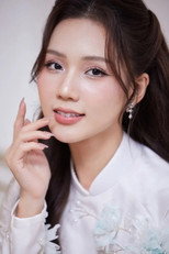 Phạm Ngọc Anh as Vân in Lửa ấm