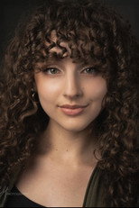 Emma Armstrong as Leslie in Threadbare