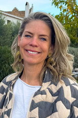 Iris Tonies as Owner of a Soulfarm en Mas els Igols in Penedès, Spain in B&B Vol Liefde