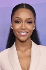 Foto retrato de Yaya DaCosta