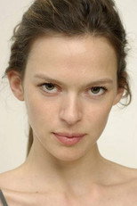 Élise Crombez as in Topmodel