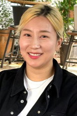 엄은향 as Self - Contestant in Director's Arena