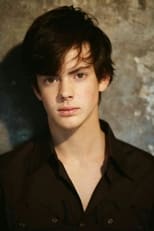 Foto retrato de Skandar Keynes