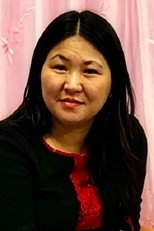 Zou Yue as Self - Screenwriter of the Year (dramas) in 2025爱奇艺尖叫之夜